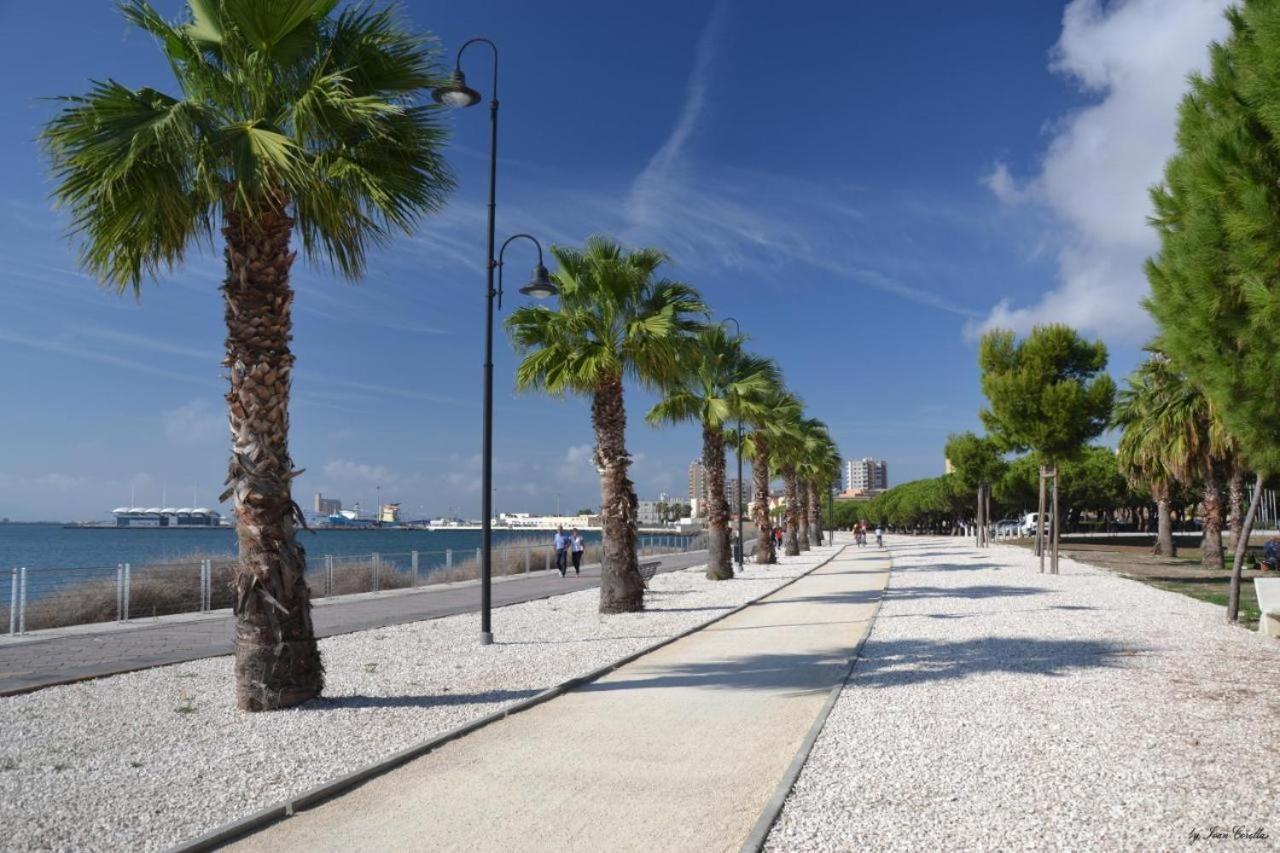 Sunshine Apartment - Appartamento Vicino Al Mare, Cagliari, Sardinia Bagian luar foto