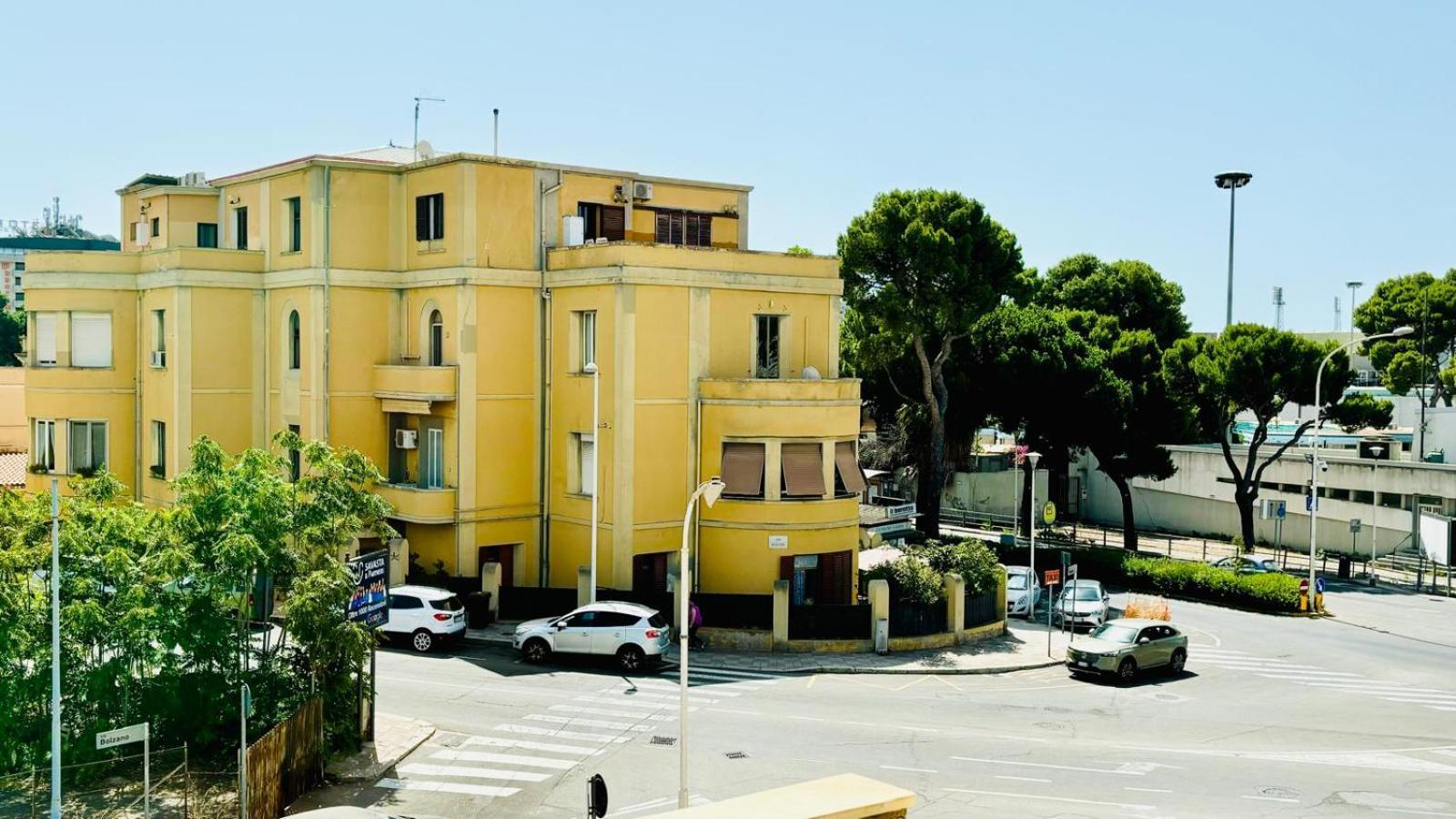 Sunshine Apartment - Appartamento Vicino Al Mare, Cagliari, Sardinia Bagian luar foto