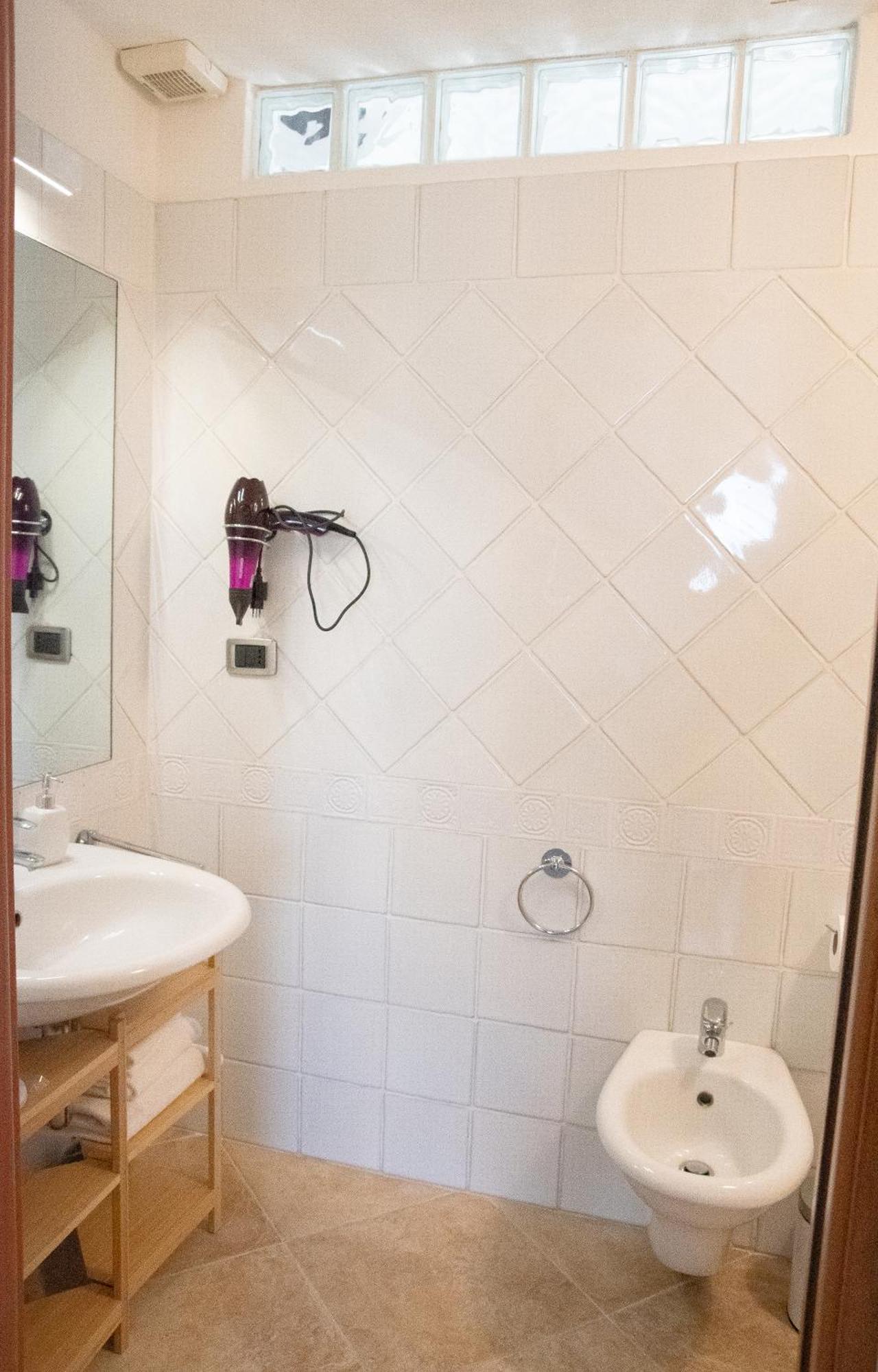 Sunshine Apartment - Appartamento Vicino Al Mare, Cagliari, Sardinia Bagian luar foto